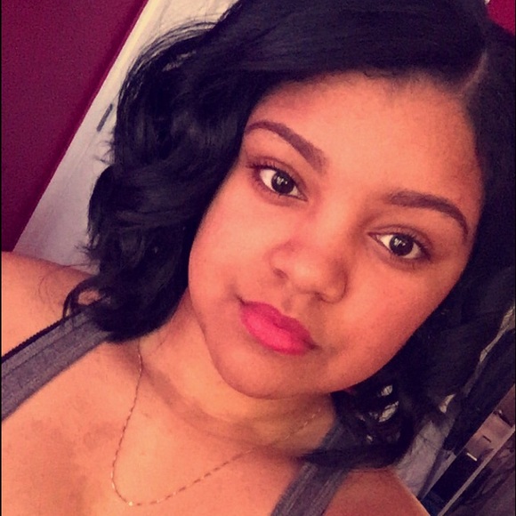 Profile Picture of Brianna Purdie (@bripurdie) on Poshmark