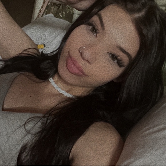 Profile Picture of Emma Ditrich (@emmaditrich) on Poshmark