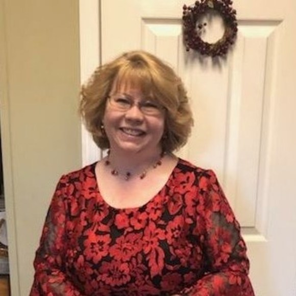 Profile Picture of Julie White (@juju12111967) on Poshmark