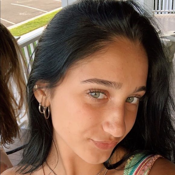 Profile Picture of Fiorenza Petrozzi (@fio_petrozzi) on Poshmark