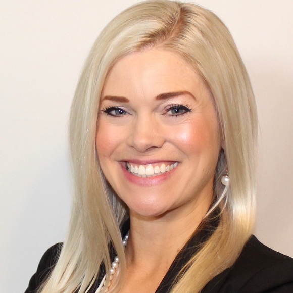 Profile Picture of Rebecca Entwisle (@rebeccaentwisle) on Poshmark