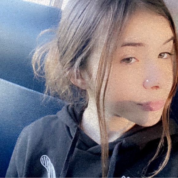 Profile Picture of Lilly Anson (@lillyanson) on Poshmark