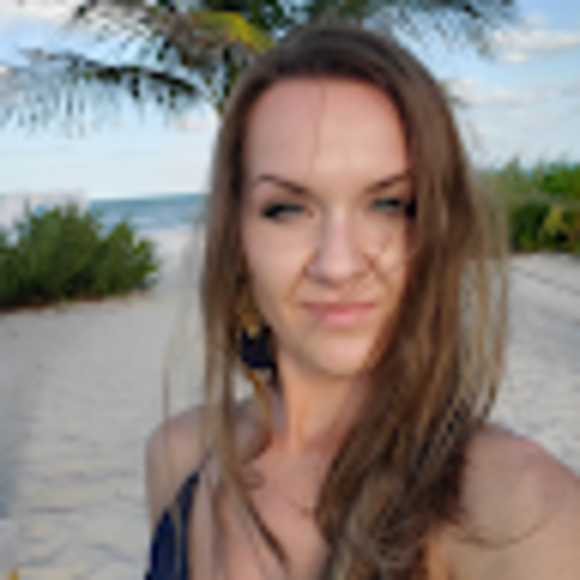 Profile Picture of Magdalena Kobeszko (@mkobeszko) on Poshmark