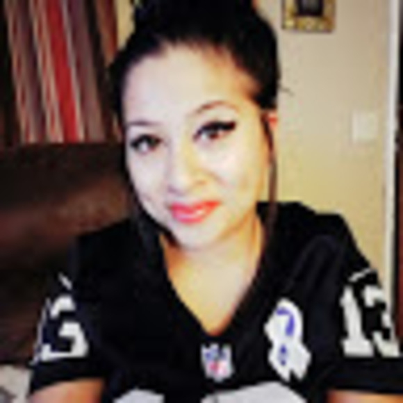 Roxanne Cano - Poshmark Profile Picture of Roxanne Cano (@roxannecano) on Poshmark