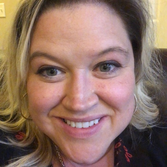 Profile Picture of Jennifer Slavinsky (@j_slavinsky) on Poshmark