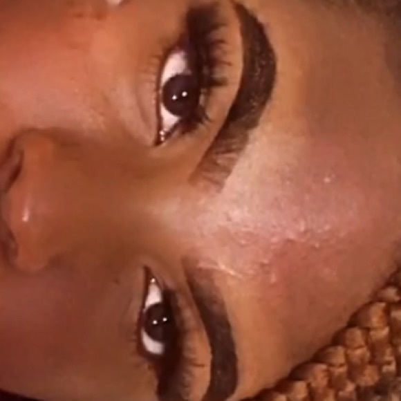 Profile Picture of Aoni Hudson (@aonihudson) on Poshmark