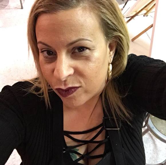 Profile Picture of Linda Perno (@lindaperno) on Poshmark
