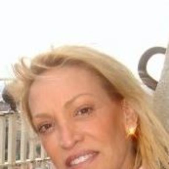 Profile Picture of Barbara Piazza (@gijava427) on Poshmark