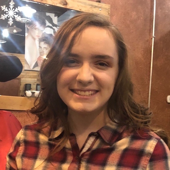 Kelly Harmeson - Poshmark Profile Picture of Kelly Harmeson (@kellyharmeson) on Poshmark