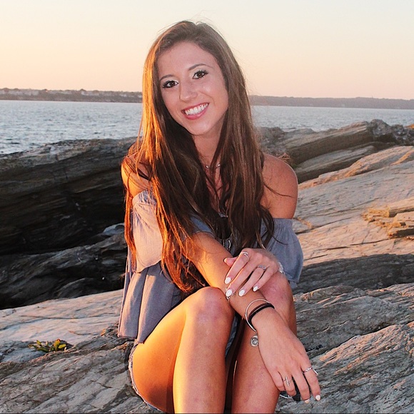 Profile Picture of Alyssa Pezzullo (@alyssapezzullo1) on Poshmark