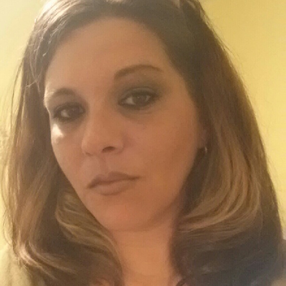 Profile Picture of Jennifer Catoire (@jennyvcatoire) on Poshmark