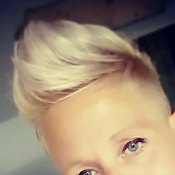 Profile Picture of Kelly Finkey (@kellyjofinkey) on Poshmark