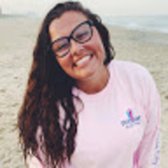 Profile Picture of Chloe Lacorazza (@clacorazza22) on Poshmark