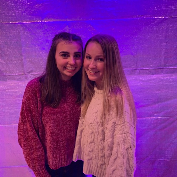 Profile Picture of Faith Fandl (@faithfandl) on Poshmark