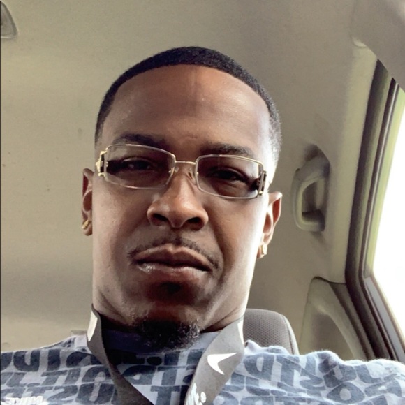 Profile Picture of Joseph Bloom (@josephbloom) on Poshmark