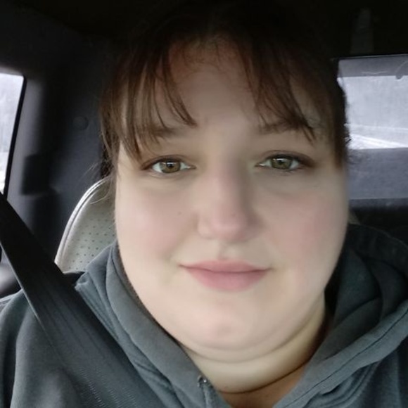 Profile Picture of Stefannie Fotta (@stefanniefotta) on Poshmark