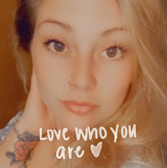 Profile Picture of Brittany Freed (@brittbrat1689) on Poshmark