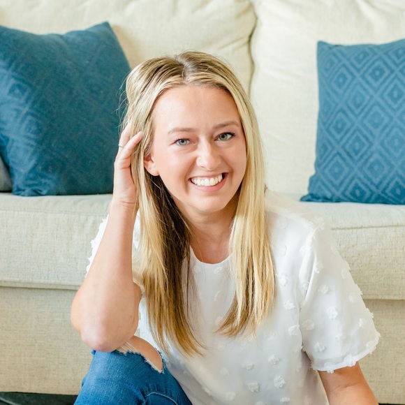 Profile Picture of Stacie Ehasz (@stacieehasz) on Poshmark