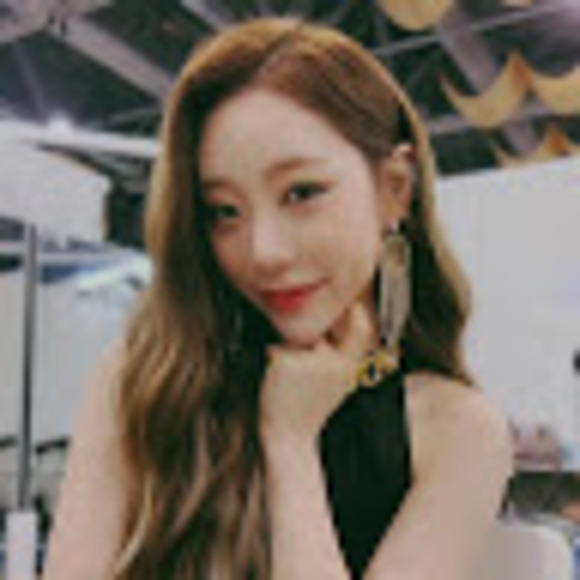 Profile Picture of Yeonjung Yu (@yeonjungyu) on Poshmark