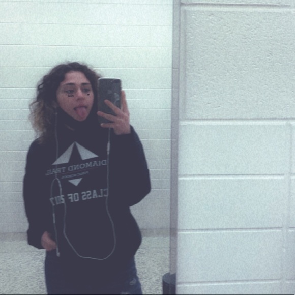 Profile Picture of Angeline Stadnyk (@angelinestadnyk) on Poshmark