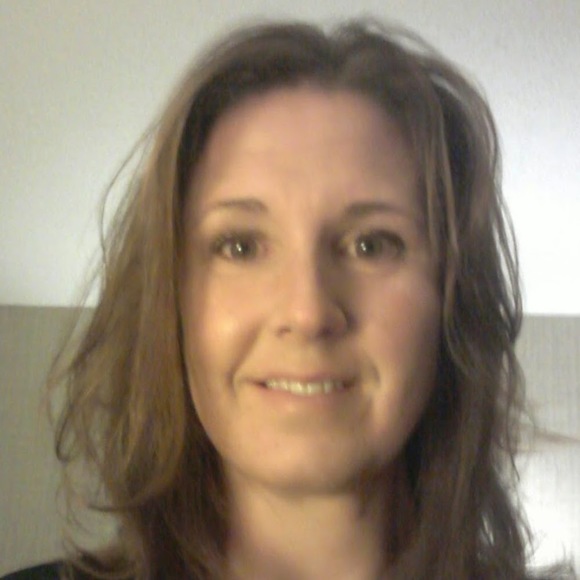 Profile Picture of Lisa Bendall (@lbendall75) on Poshmark