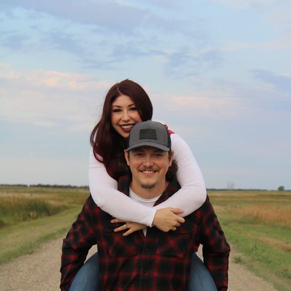 Mikaela Davis - Poshmark Profile Picture of Mikaela Davis (@brightsmile00) on Poshmark