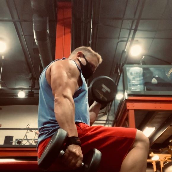 Robert Centalonza - Poshmark Profile Picture of Robert Centalonza (@rcentalonza) on Poshmark