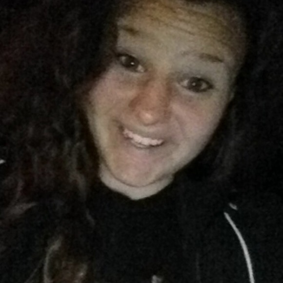 Profile Picture of Katy Hogrefe (@hogi1297) on Poshmark