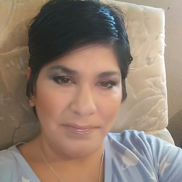 Profile Picture of Yolanda Webb (@webbyolie) on Poshmark