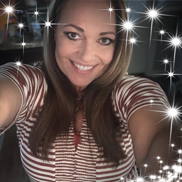 Profile Picture of Waynette Earven (@nettes_place) on Poshmark