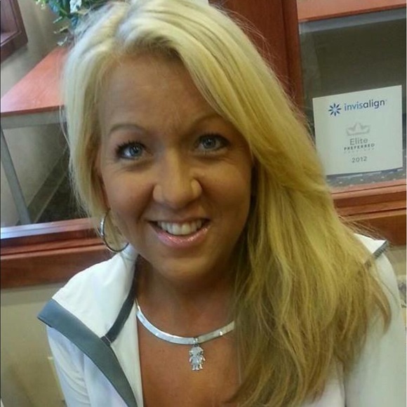 Profile Picture of Kelly Brophy (@kelbrophy) on Poshmark