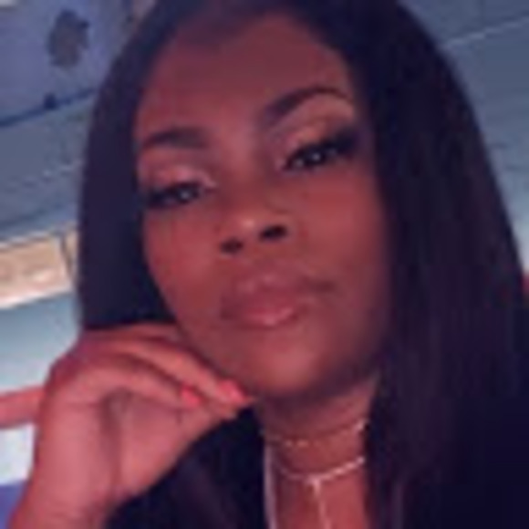 Profile Picture of Marie Mangroo (@empressallure) on Poshmark