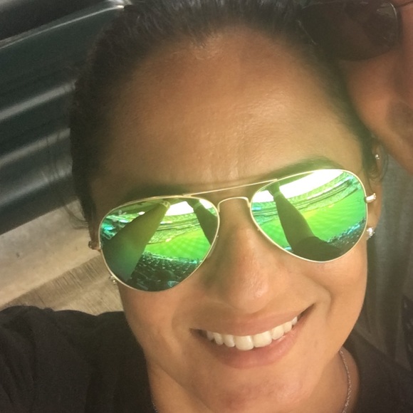 Profile Picture of Nicole Recce (@nbr76) on Poshmark