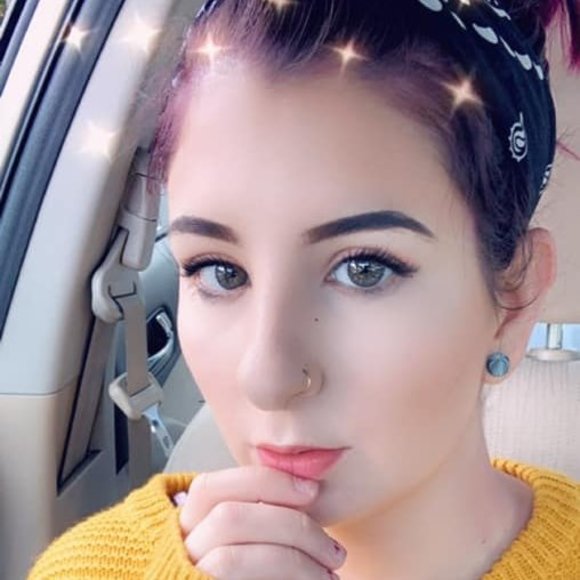 Profile Picture of Haley Carrier (@haley_carrier) on Poshmark