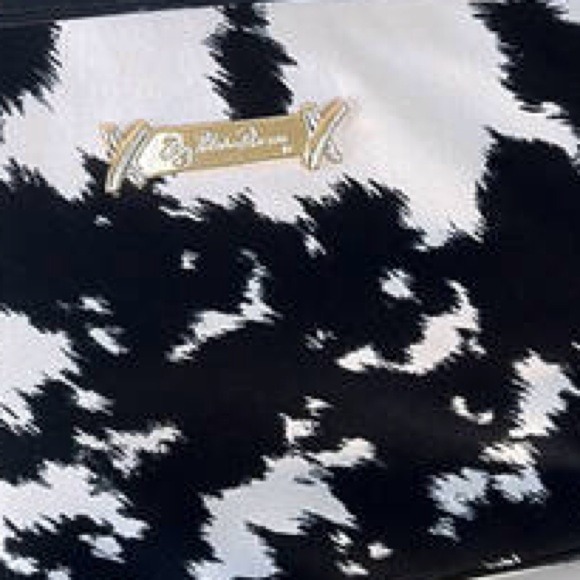 Profile Picture of D Low (@mypmcloset) on Poshmark