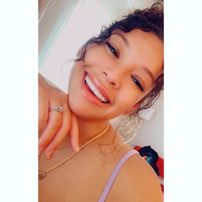 Profile Picture of Victoria Arias (@toria_boogies) on Twitter