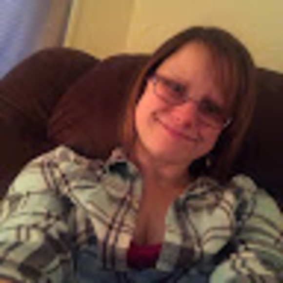 Profile Picture of Kim Harp (@kharp2214) on Poshmark
