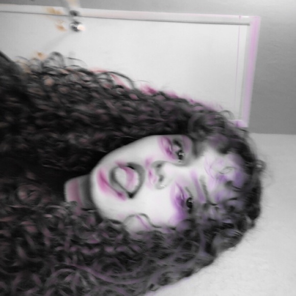 Profile Picture of Guadalupe Ramirez (@stoop_loop) on Poshmark