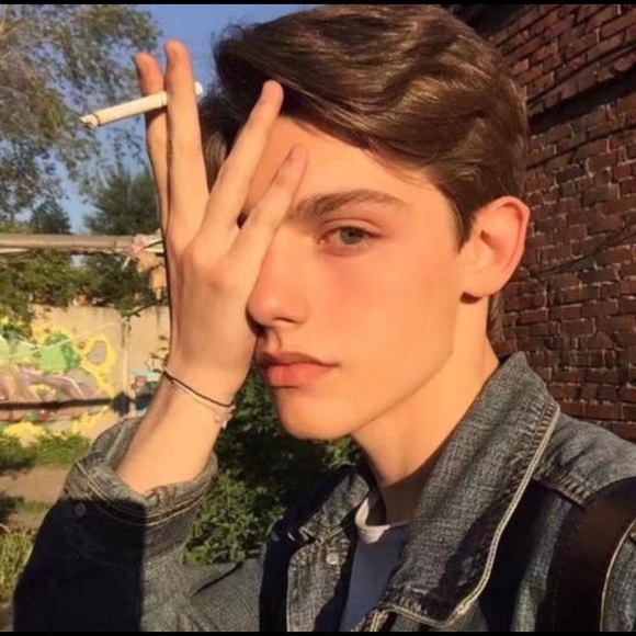 Profile Picture of Adelbertraleig M (@adelbertraleig9) on Poshmark