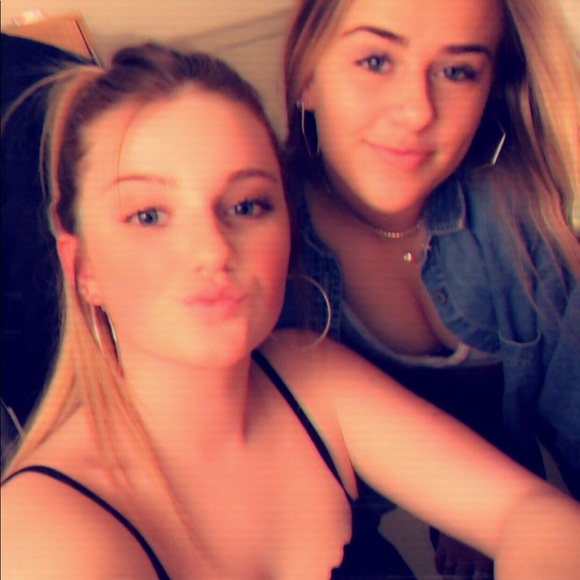 Profile Picture of Bailey Donahue (@donahuebe) on Poshmark