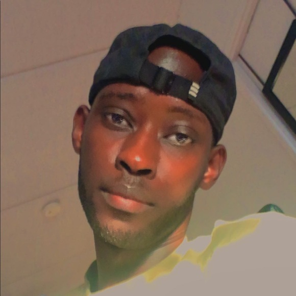 Profile Picture of El hadji cheikhou oumar Ly (@cheikhou244) on Poshmark