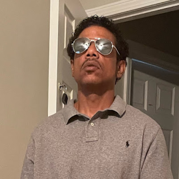 Profile Picture of Kelvin Chiles (@chileskelvin7) on Poshmark