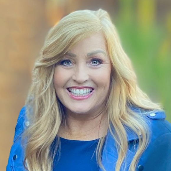 Profile Picture of Jamie Chivell (@jamieinca) on Poshmark