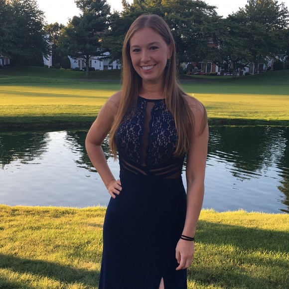 Profile Picture of Lisa Pfisterer (@lisapfisterer) on Poshmark