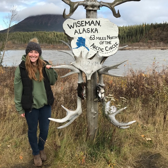 Profile Picture of Cheyenne Dailey (@chey_daileyy) on Poshmark