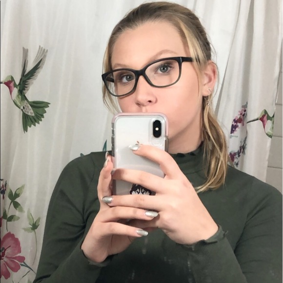 Profile Picture of Melanie Drobysh (@melaniedrobysh) on Poshmark