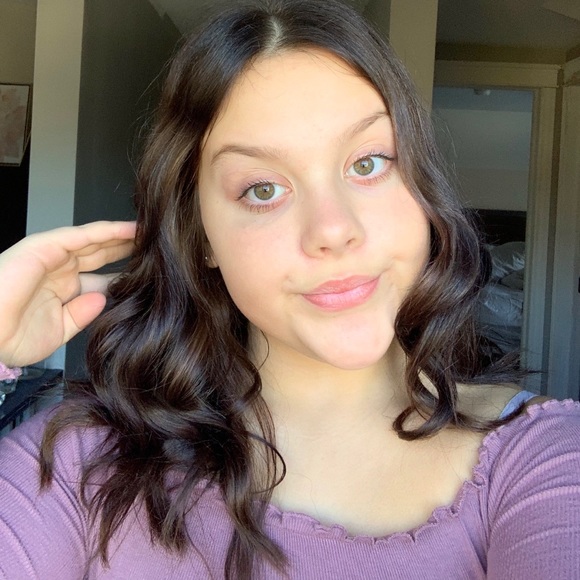 Profile Picture of Ella Buote (@ellabee123782) on Poshmark