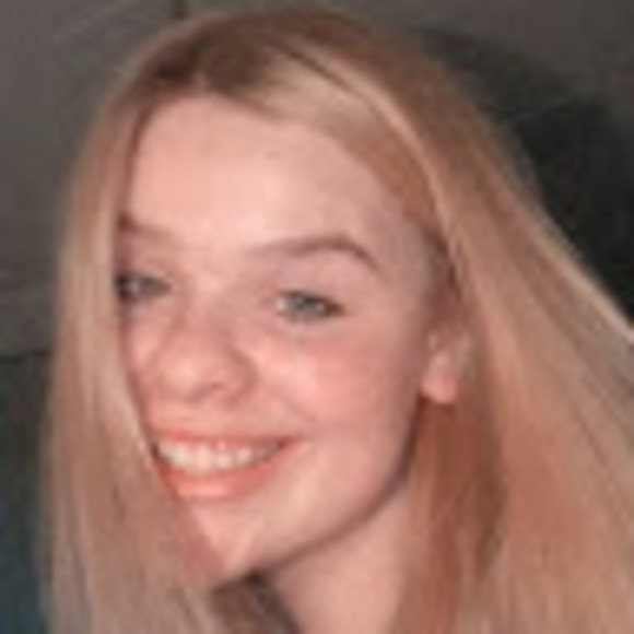 Profile Picture of Allison Gulyas (@allison_gulyas) on Poshmark