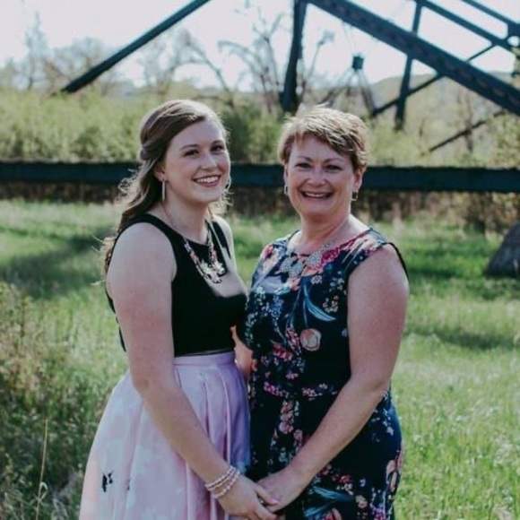 Profile Picture of Taylor Vandenbroeke (@tvandenbroeke) on Poshmark