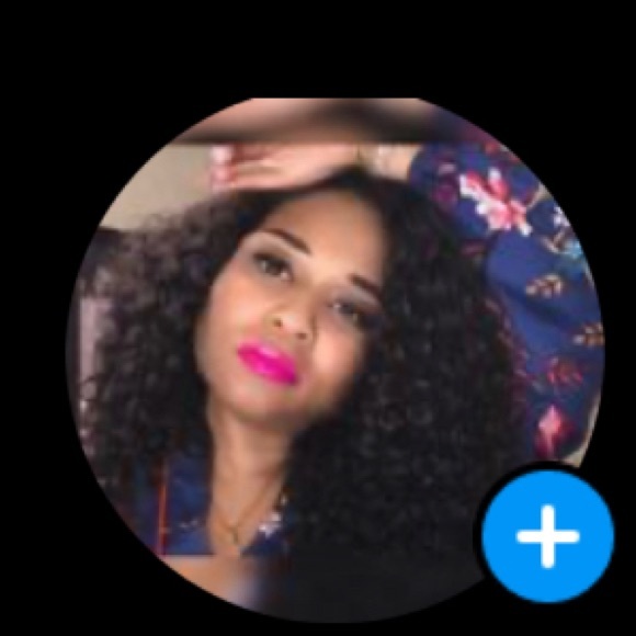 Profile Picture of Dawn Danielle (@kamilahdawn) on Poshmark